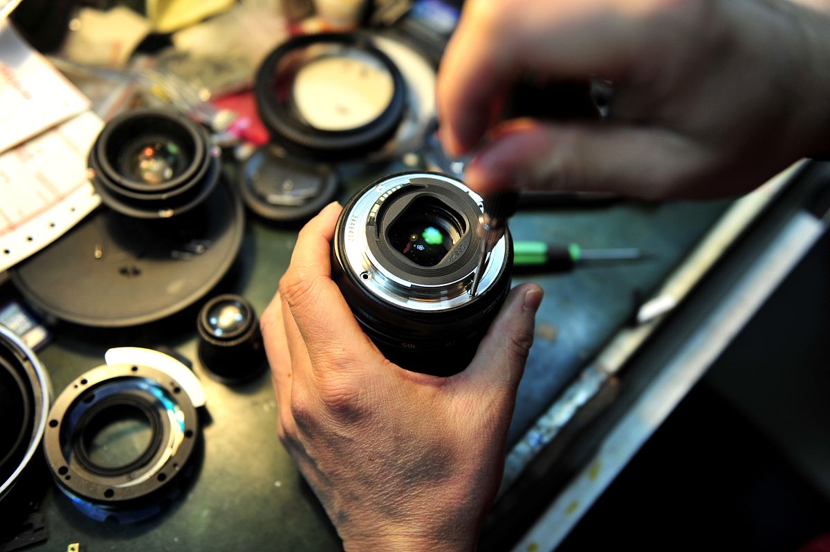 以摄影师的角度写一篇1200字单反相机为什么被淘汰了？的文章