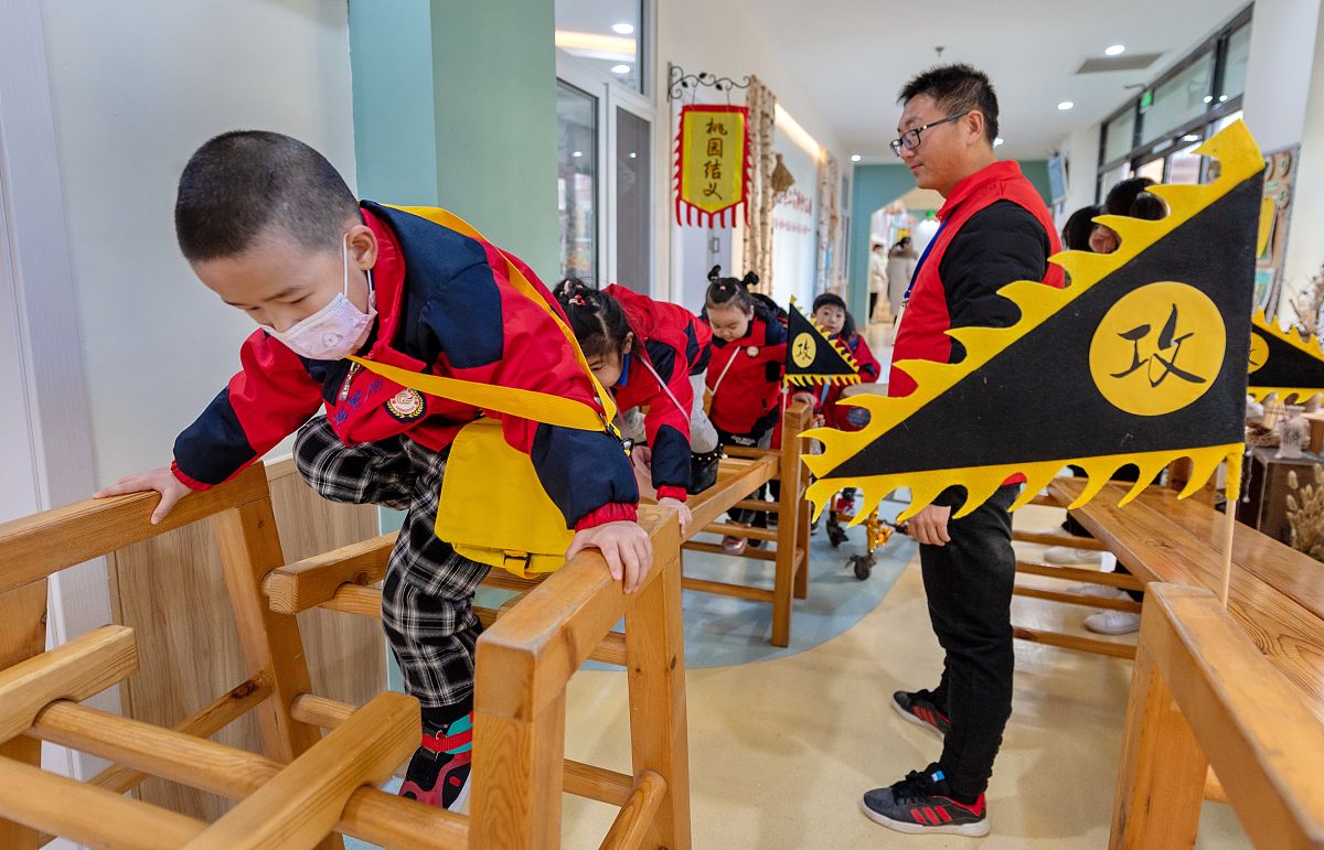 大班游戏《飞夺泸定桥》课程故事 字数6000