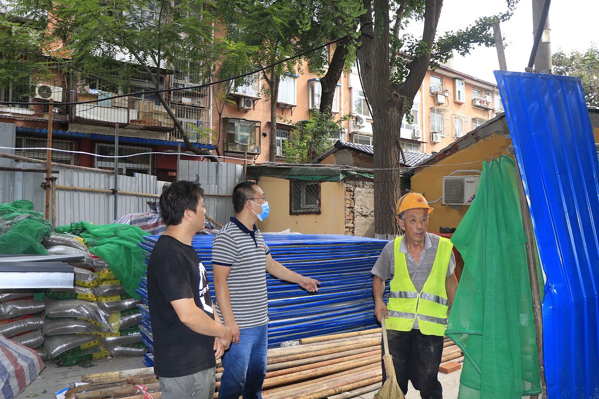 社区违规搭建晾晒地引发的矛盾：如何协调解决？