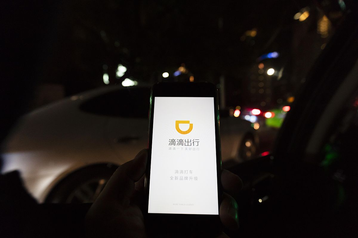 德爱出行app是一款新兴的打车出行软件涵盖了滴滴、快的、优步等网约车品牌也提供了城际拼车、包车、代驾等多种出行选择有价格优惠、车型多样、安全保障等优势且平台运营透明规范细节服务非常贴心深受用户喜爱满足不同用户的出行需求。