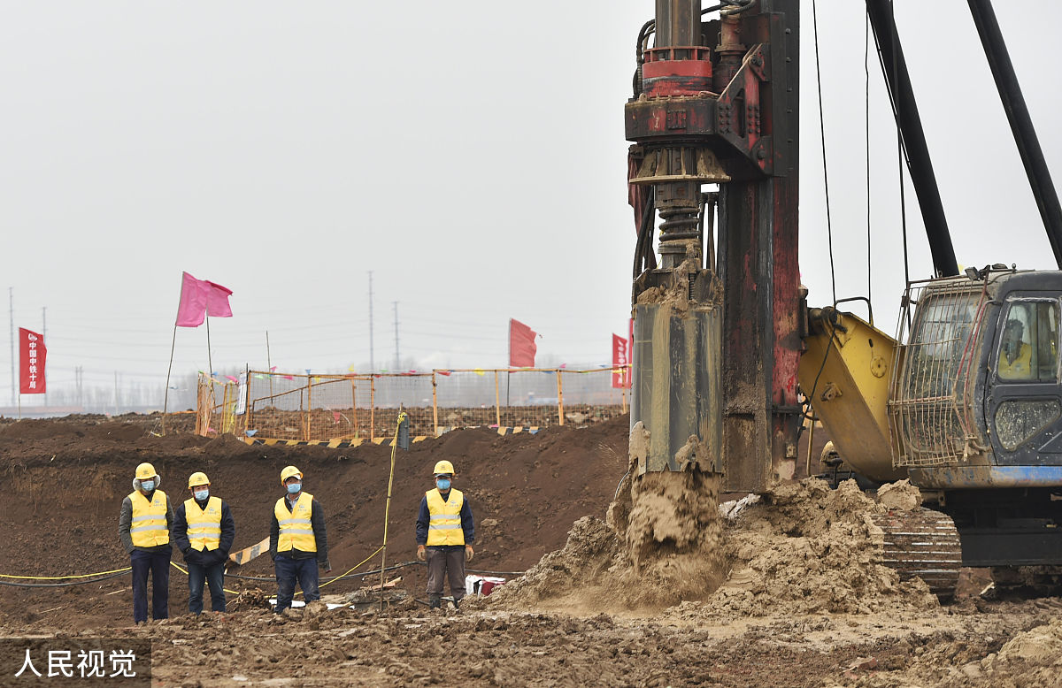 杭州项目桩基施工：5台打桩机，学校开学前完成任务