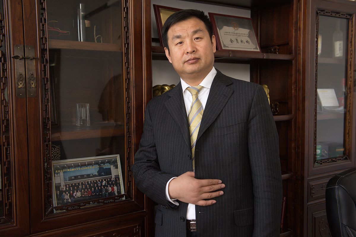 2013年12月30日,北京,翼龙贷网董事长王思聪接受记者采访.