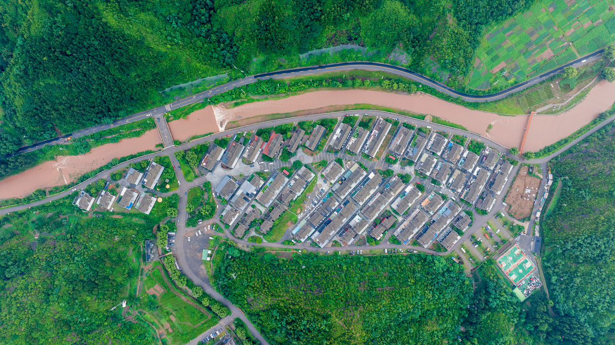 望落坝农村居民点地名含义解析 - 俯瞰美景，也需防洪