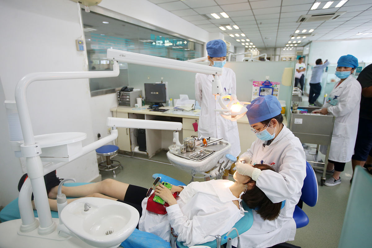 成都口腔医学专业怎么样？未来发展与就业前景分析