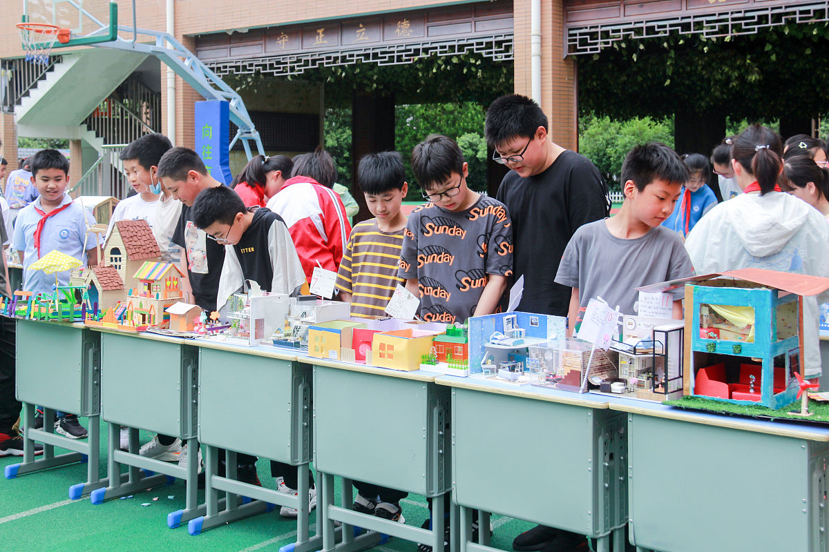 嵩县第五实验小学3D打印社团简介成立时间2023年3月是我校延时服务特色社团外聘专业教师进行上课目标是培养学生科技创新能力激发学生学习科学兴趣