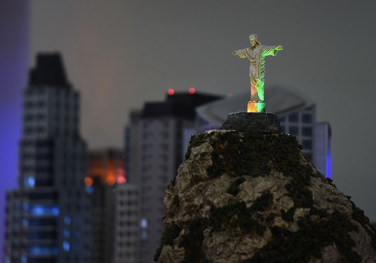 当地时间2017年4月10日,美国纽约,时报广场,格列佛世界微缩景观计划展