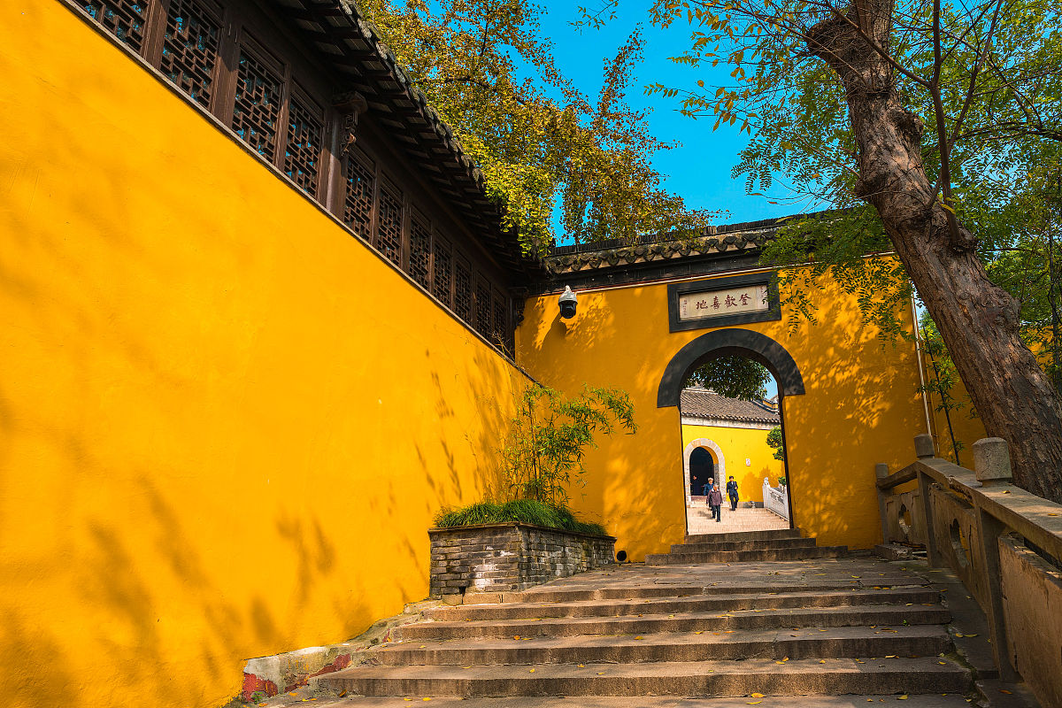 苏州灵岩寺七言绝句 - 古刹幽静，禅意盎然