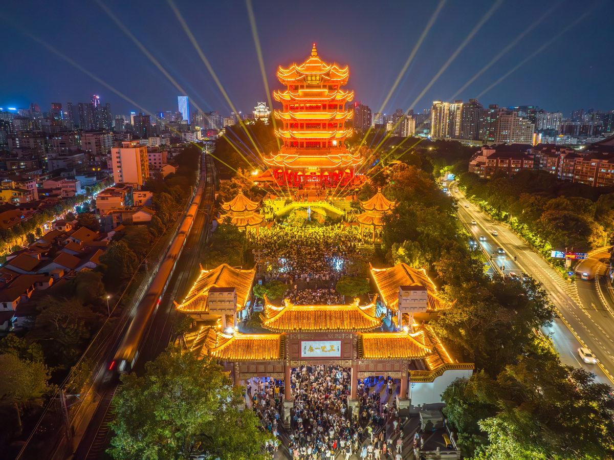 为传承发扬优秀民族文化重视文化遗产参观武汉市晴川阁新闻稿