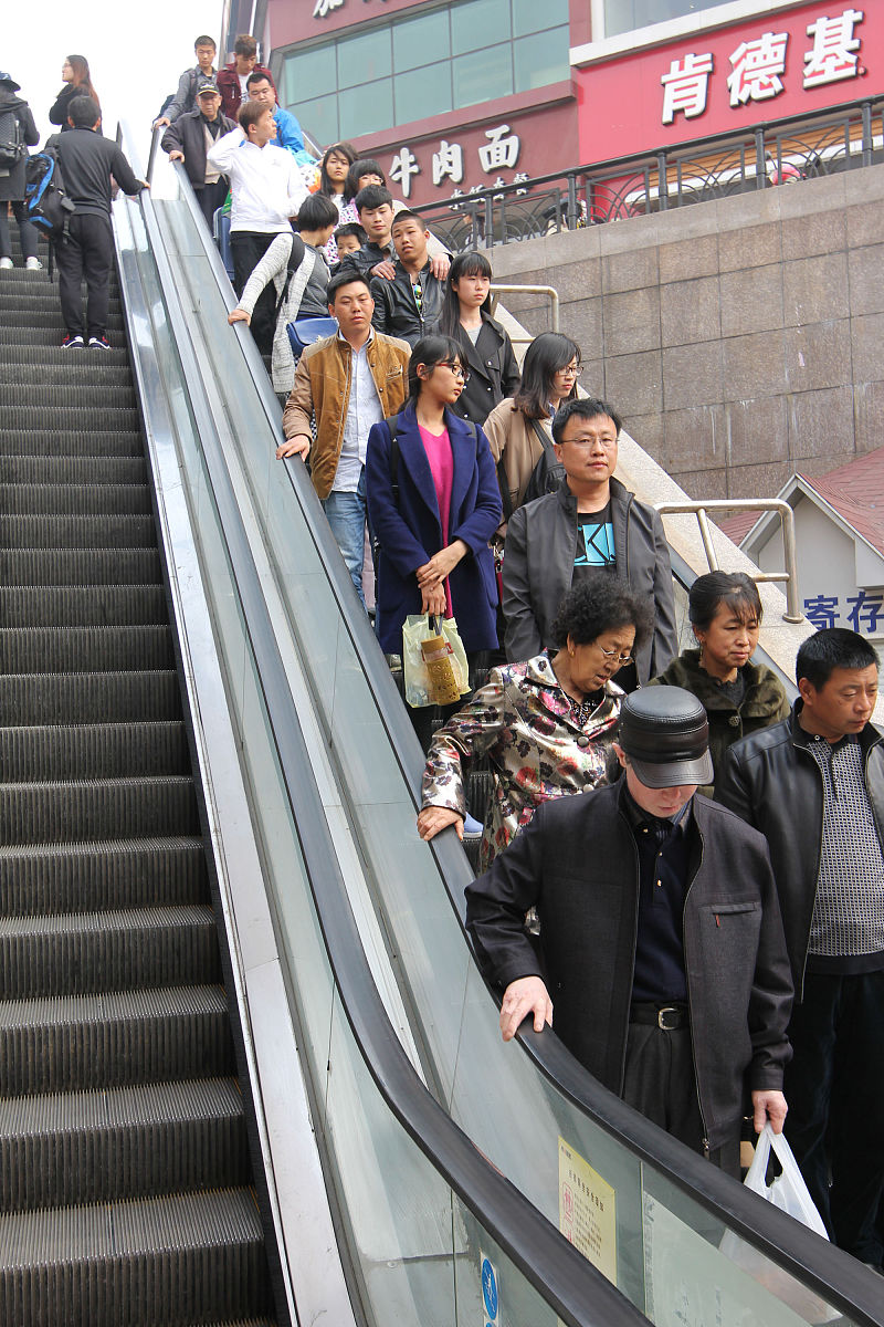 西安地铁大客流安全隐患分析：案例揭示潜在风险