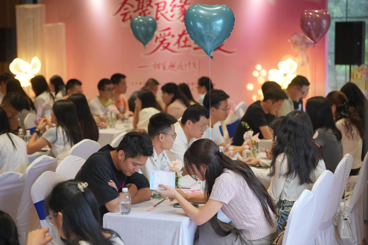 百迈公司每月生日会，共庆快乐，共度成长！