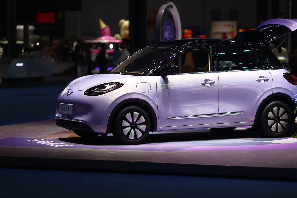 五菱缤果新能源汽车测评：小巧灵动，城市新时代代步首选！