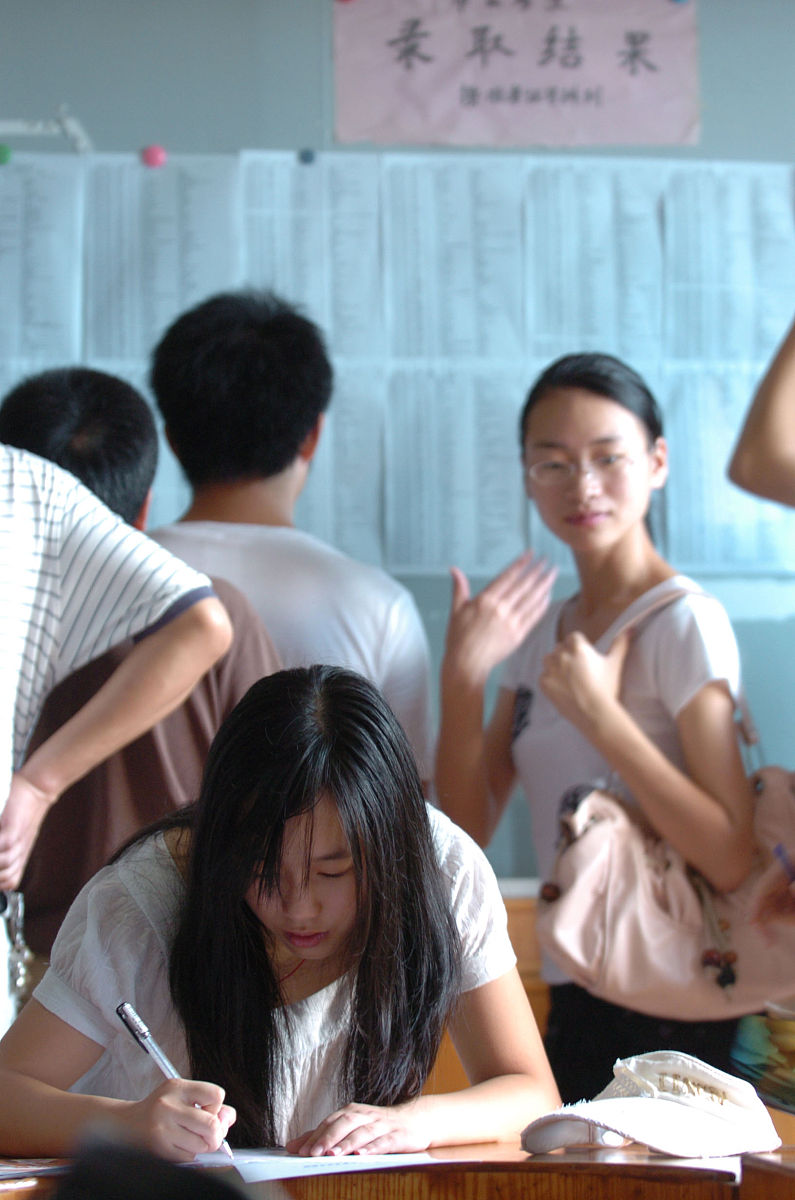 资助的女学生抢走了我的男友，我该怎么办？