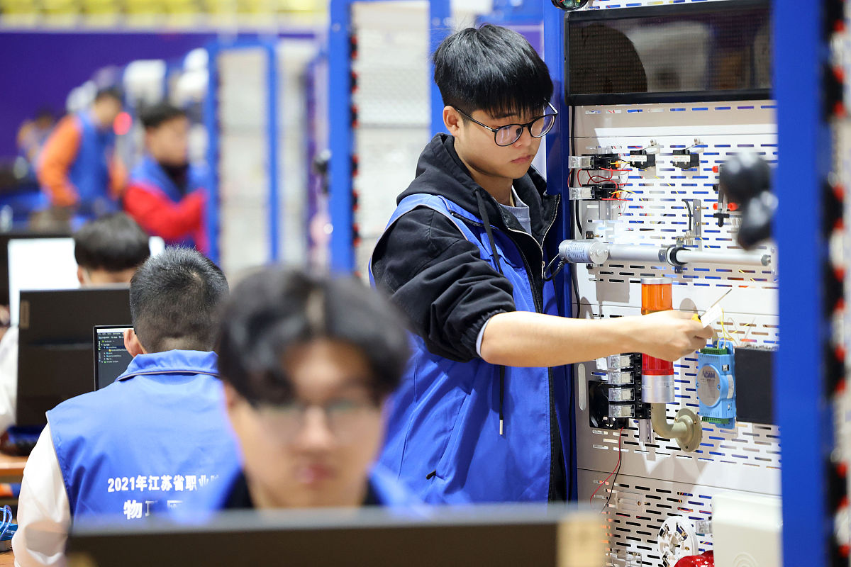 贵阳计算机学校专业技术发展前景：人工智能、云计算和大数据等领域