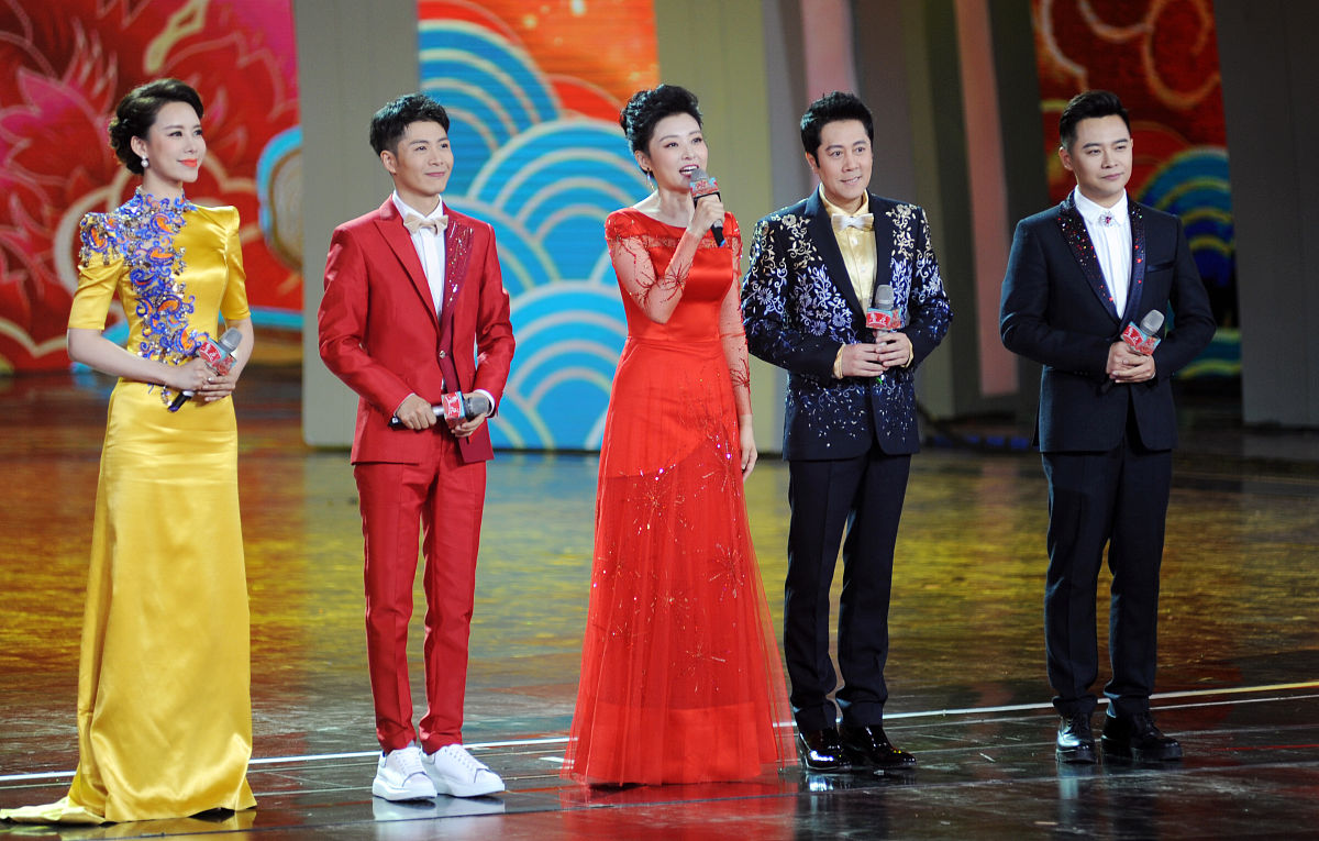 春晚跨界主持现状：新鲜感与争议并存