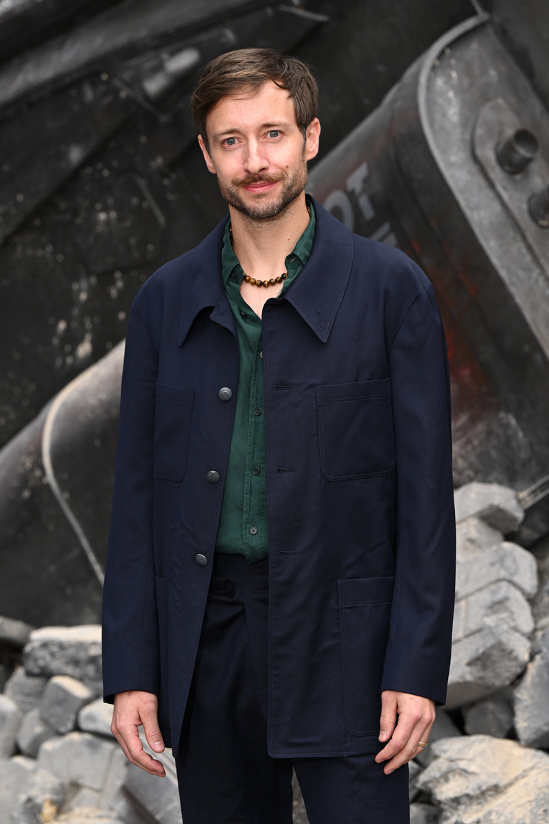 Stylish Sleeveless Cardigan Jacket for Men: Warm, Versatile & Trendy