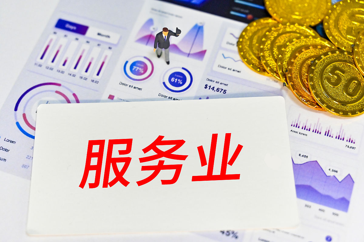 请写一份关于公司承接委托审核业务的服务宣传广告需要包括资格预审、全程指导、业绩梳理、持续跟踪四方面内容谢谢