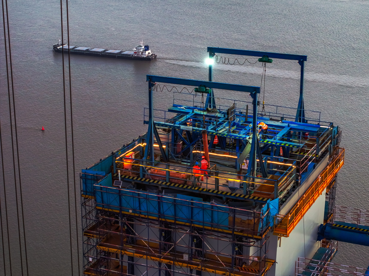 船体开孔四根管子连在一起怎么开 用250字帮我描述