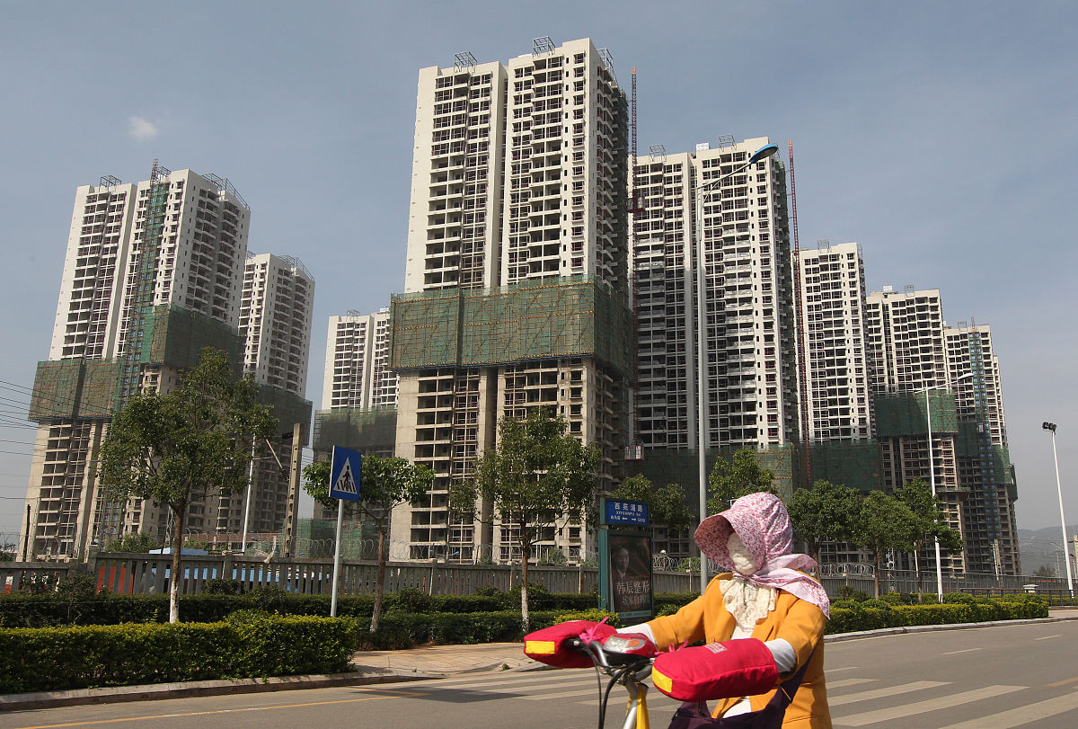 用鲜明的故事主题深入讲述律师如何参与昆明市六个春城建设工作。字数1000