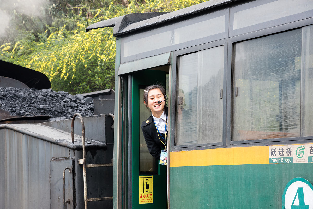 乐山欣欣艺术职业学校地址及交通路线 - 如何到达学校？
