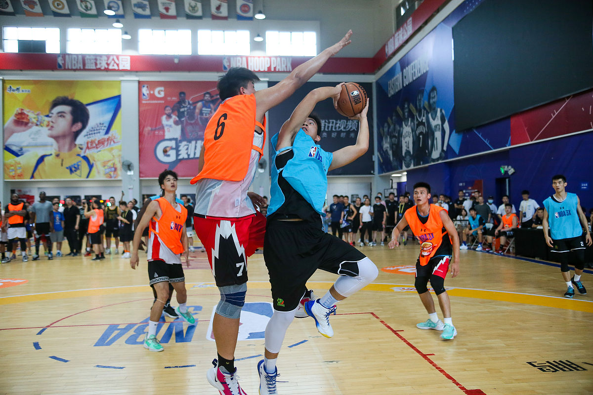 如何解决线性方程组：3x + 2 = 7？