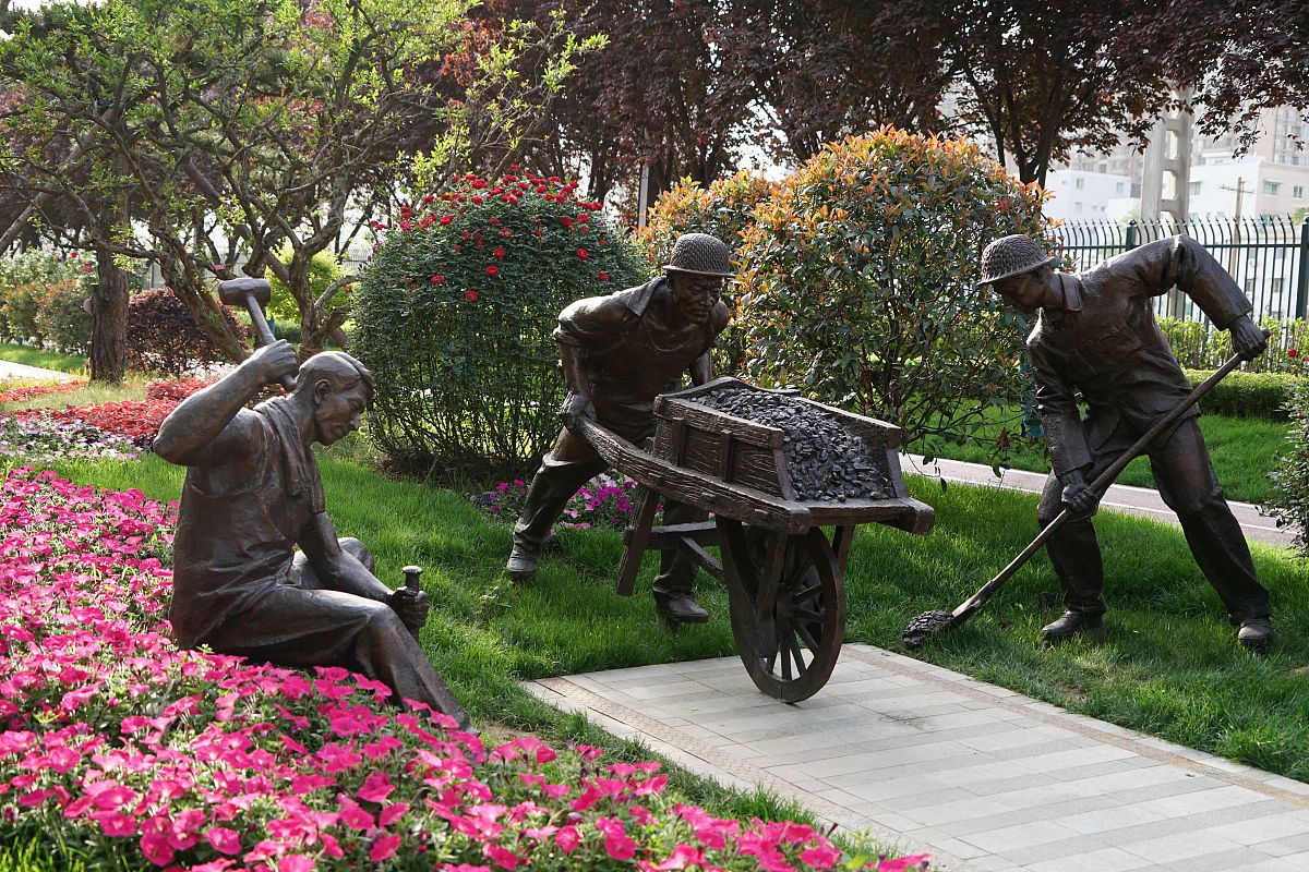 《奋进新时代致敬劳动者》读后感以劳动精神为题