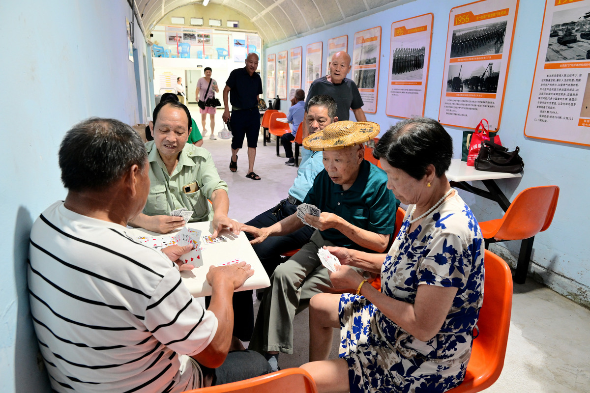 老年娱乐中心向县文化局的报告怎么写帮我用210字详细描述