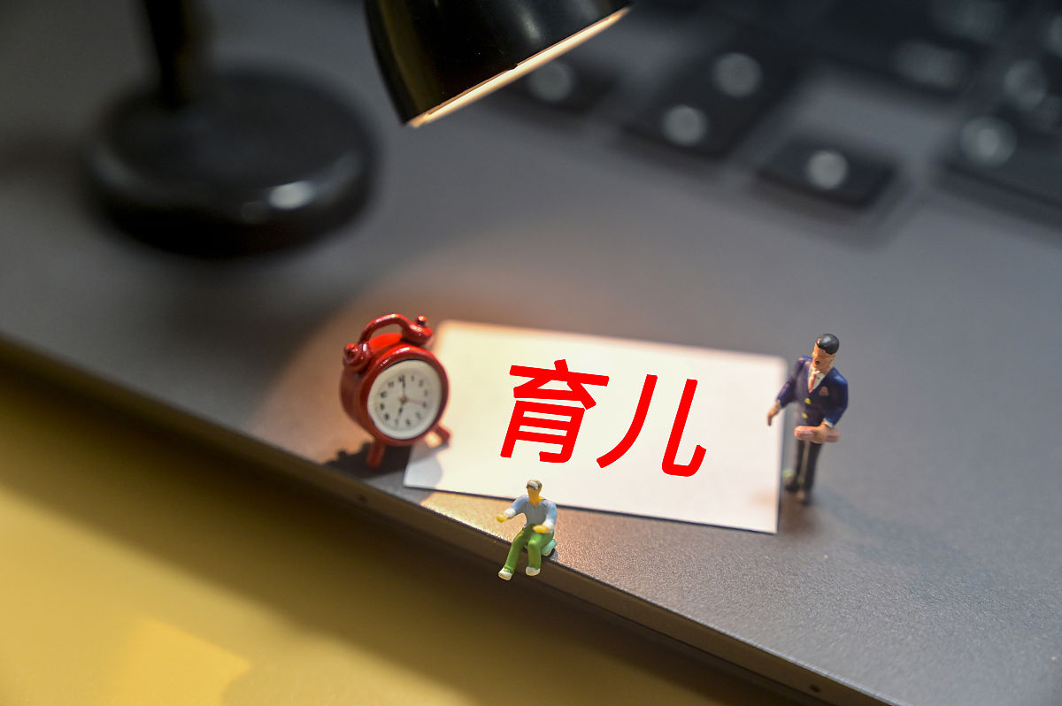 扮演一名资深育儿自媒体博主