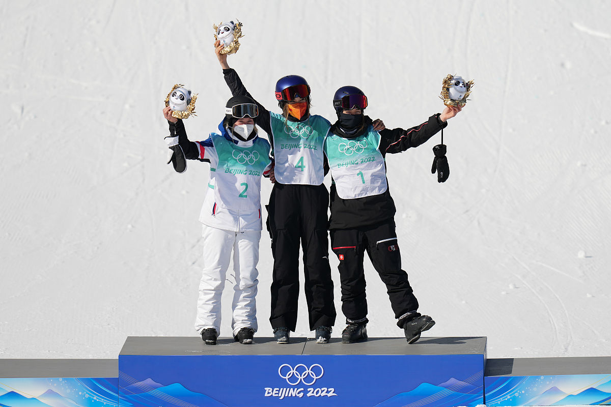 冬奥会苏翊鸣单板滑雪大跳台决赛：勇气与技艺的完美融合