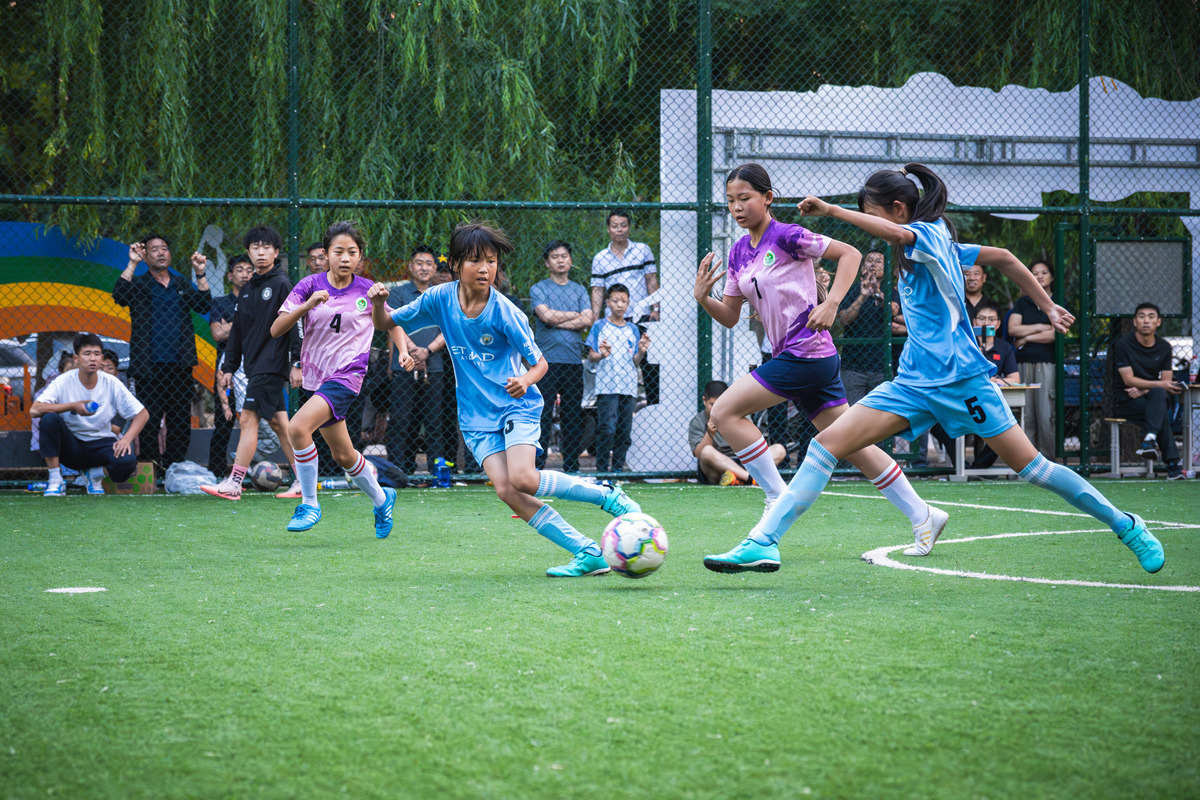 校园足球大赛：青春的激情与梦想 | 短视频