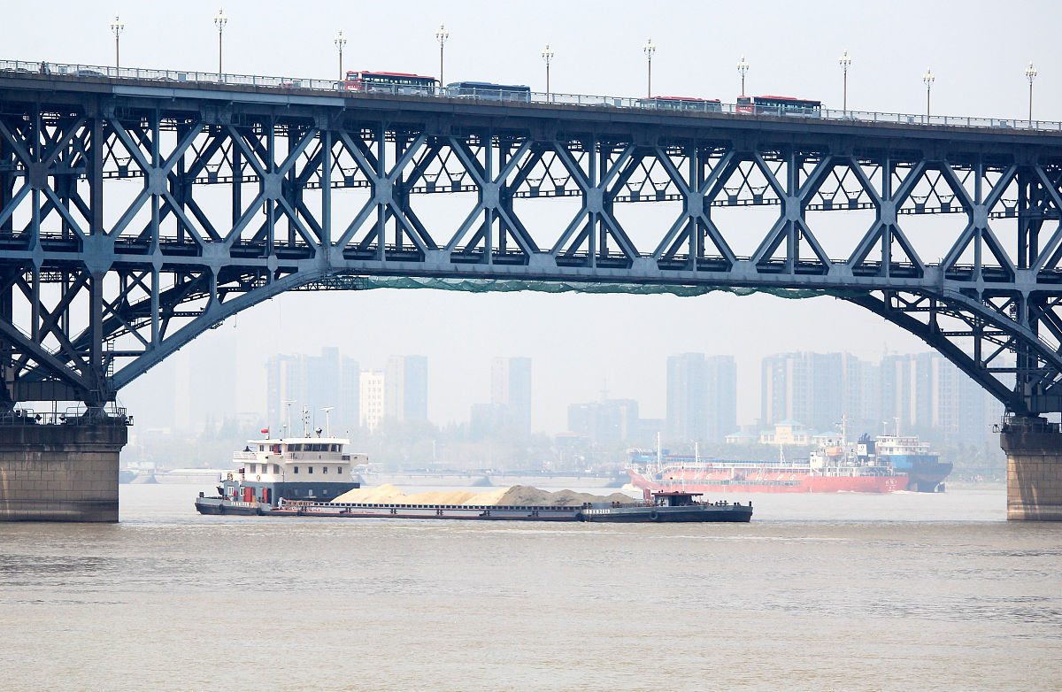 长江航道升级为三级，通航能力大幅提升