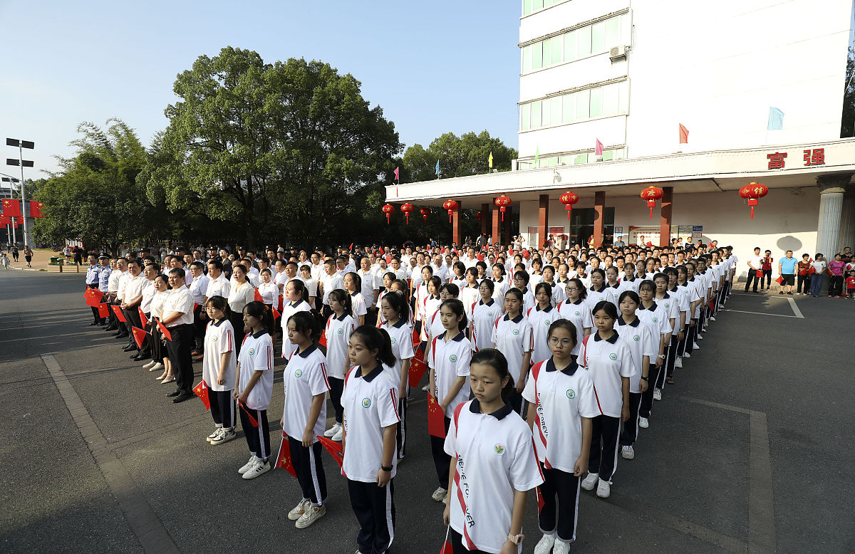 重庆市潼南区闇公职业高级中学校服装设计与工艺专业好不好发展前景怎样