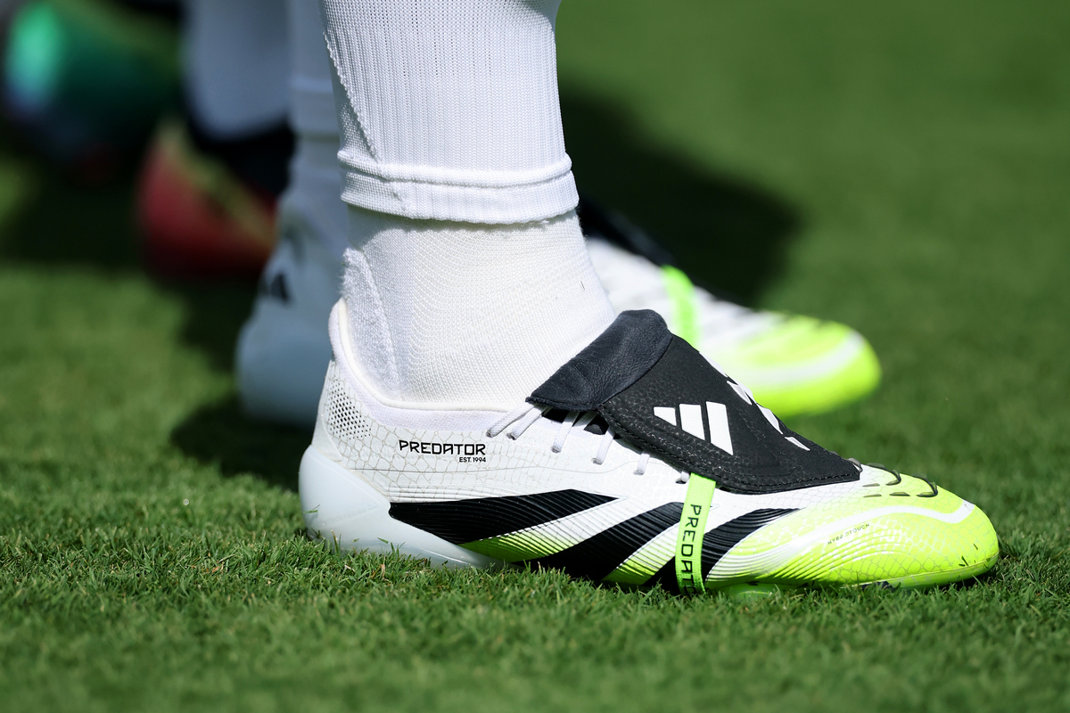 Zapatillas Asics Gel-Game 9 Padel Mujer: Blanco y Rosa para Dominar la Pista