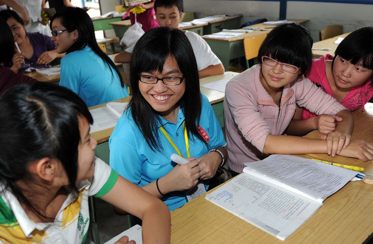 我是一名大四学生请你帮我写一份班级鉴定