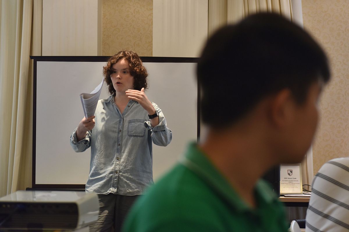 请针对大学辅导员一学年的工作写一篇八千字左右的辅导员工作感悟