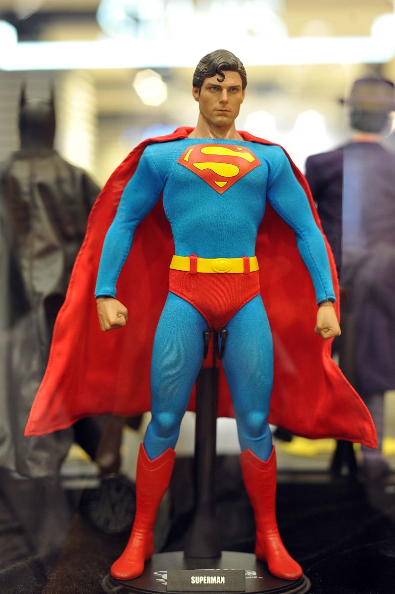 为什么超人的内裤穿在外面