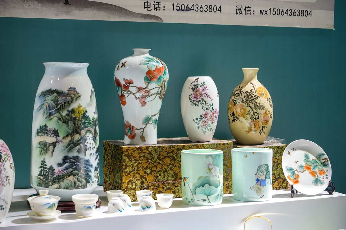 釉下彩：陶瓷艺术的精湛技艺