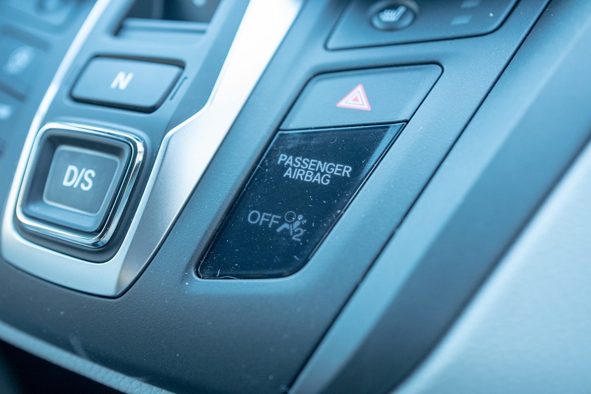 奥迪A6L充电口在哪儿