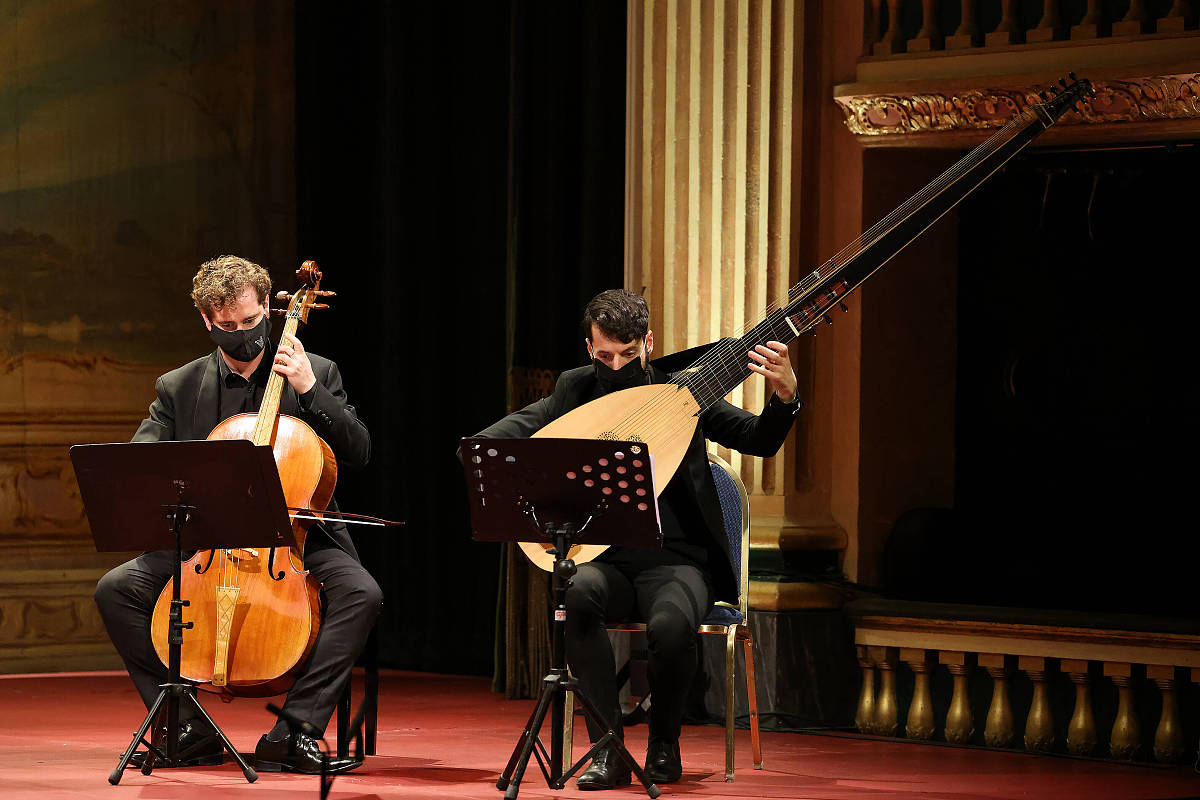 吉普车上女生的MV歌曲:查找指南 吉普车上女生的MV歌曲:查找指南