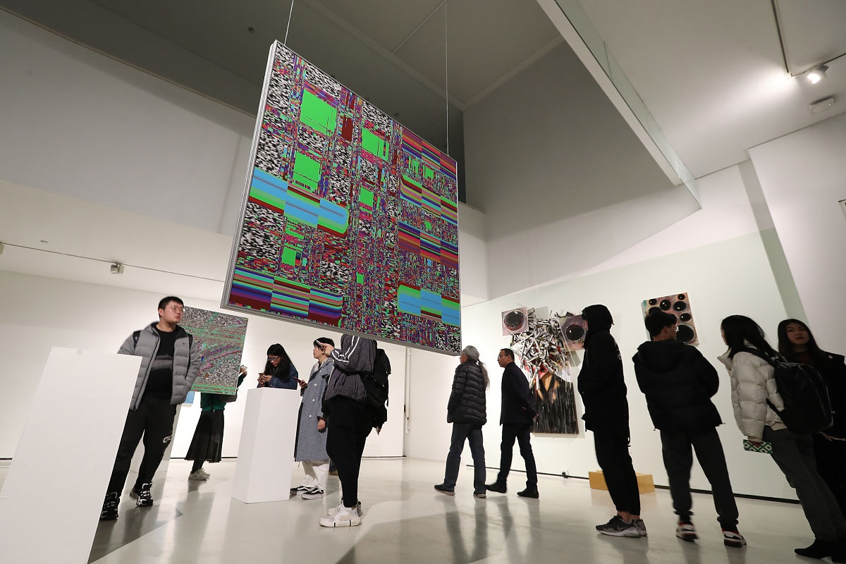 论文题目自拟以课程内容为基础选择一个角度结合相关理论和艺术作品进行论述一定注意要有观点不能仅为赏析作品、介绍风格等