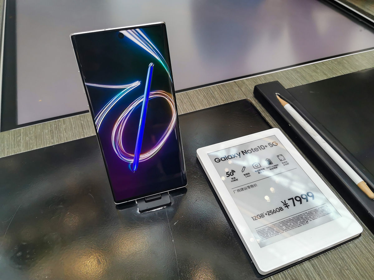 2019年9月12日,上海,三星note10+ 5g国行版本当天起开卖,售价为7999元