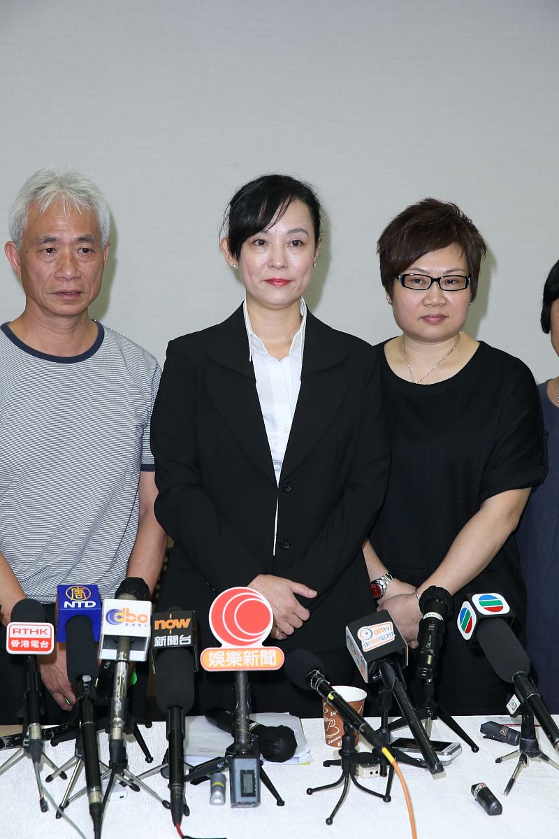 2015年10月13日,香港,翁静晶召开记者会,交待日前她所管理的定慧寺爆