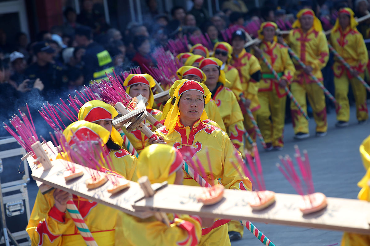 壮族《板凳龙》舞串词报幕词：感受壮族文化的魅力