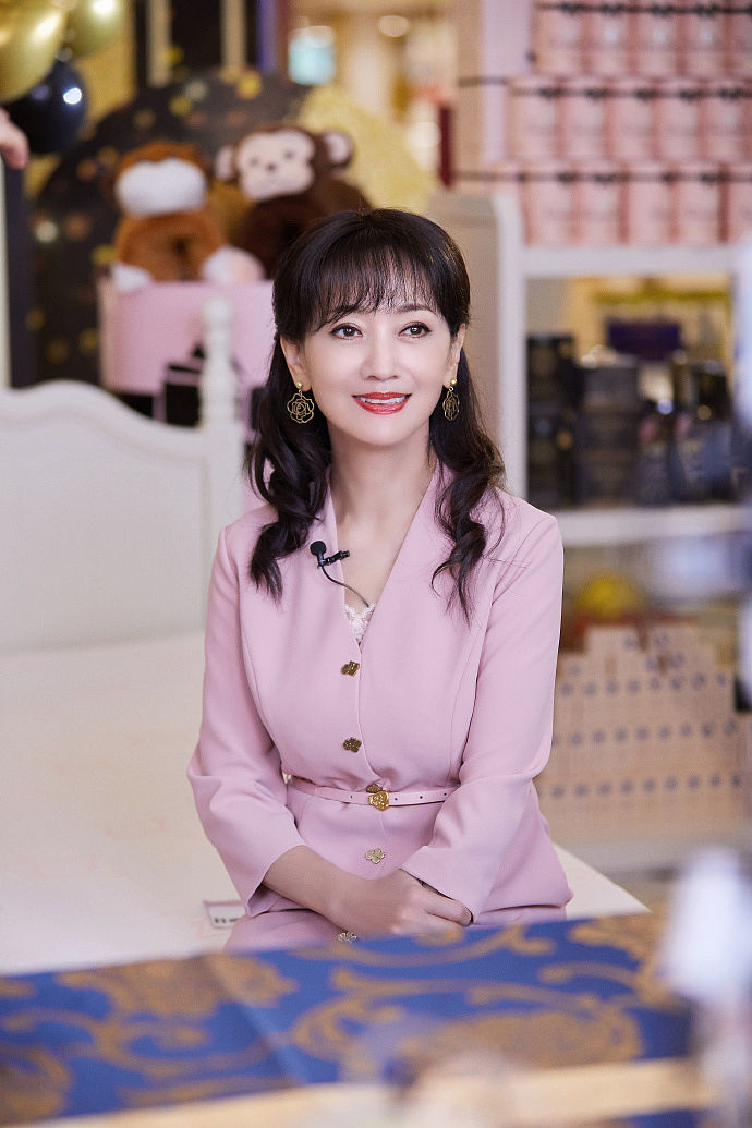 写一篇赞美张小文女士贵族气质的文章