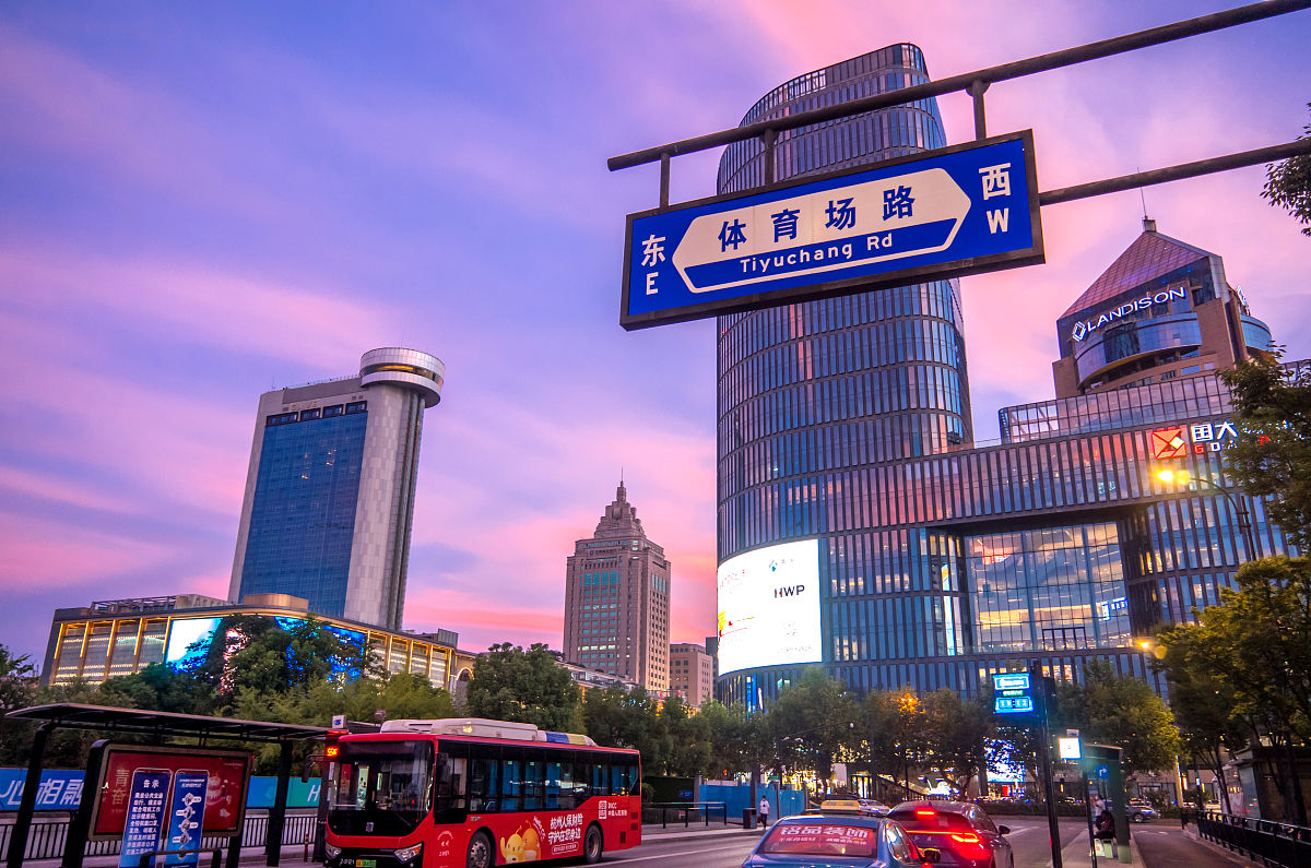 杭州西湖区商圈调研报告(市场潜力、竞争环境、消费者行为分析)