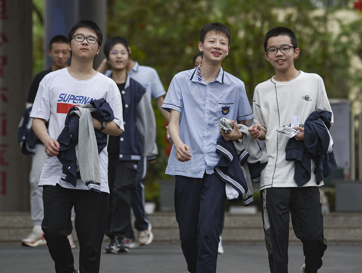 男生初中毕业学什么好