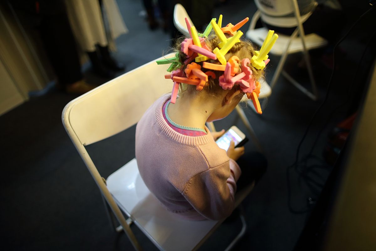 如何描写干练的女性