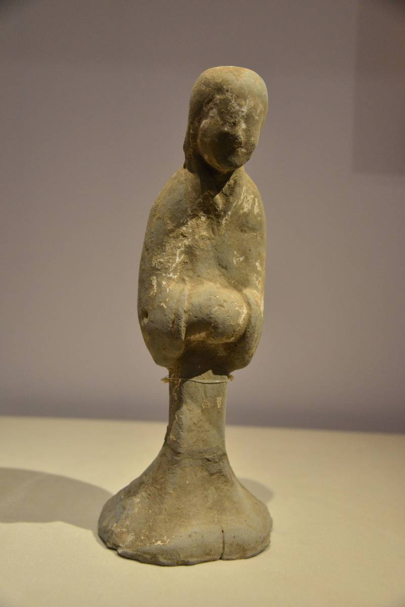2026年3月26日,北京,中国国家博物馆展出着深衣女俑.