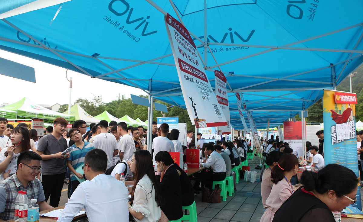 重庆大学城市科技学院航空服务专业就业前景分析