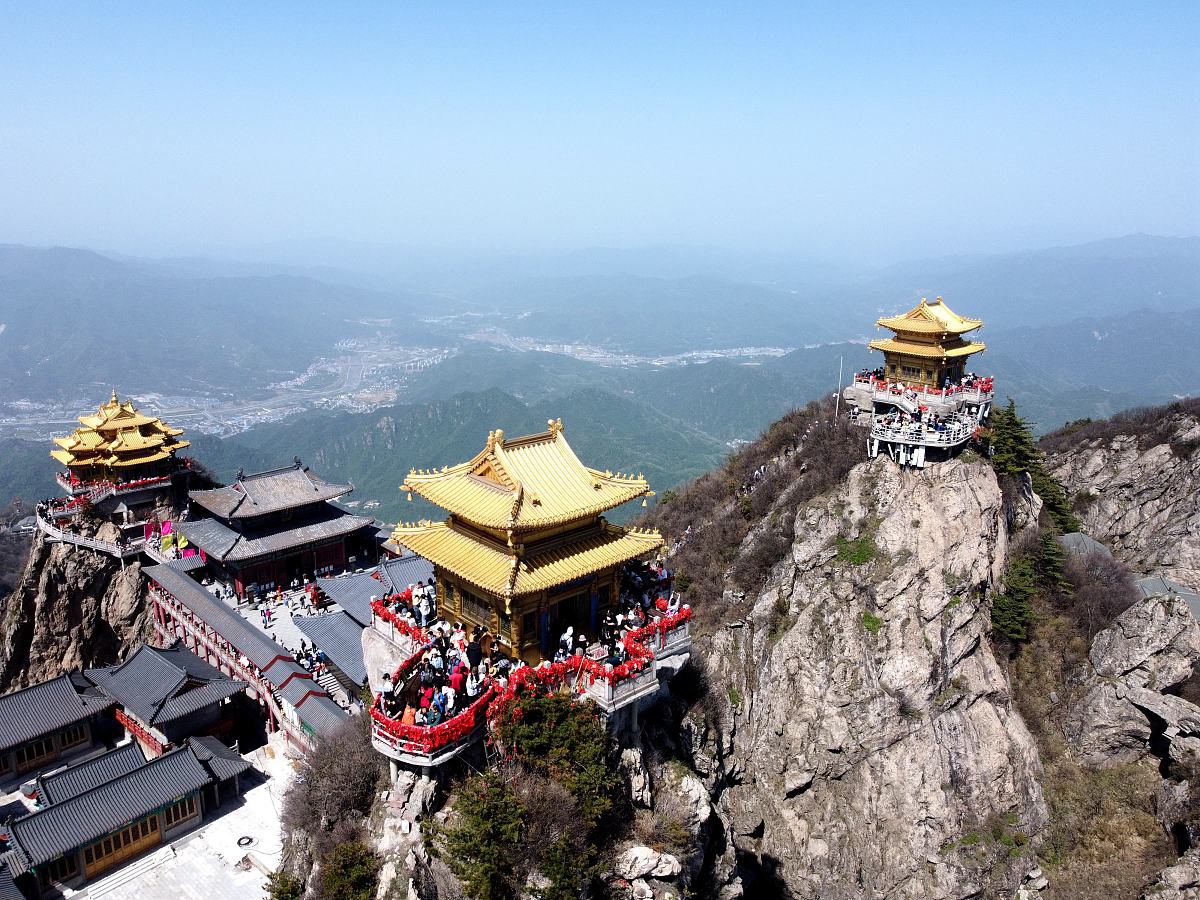 河南洛阳老君山的由来200字左右详细描述一下