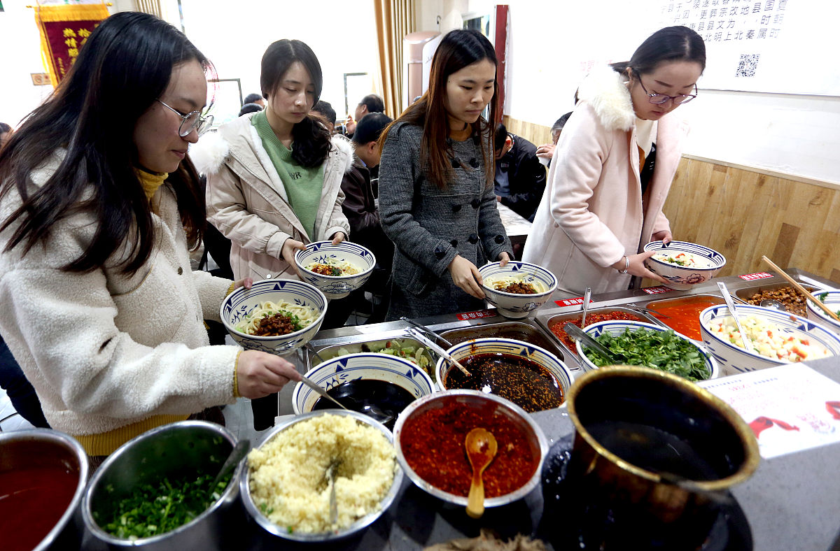 西安女生学习烹饪：从西安美食文化出发，提升烹饪技巧